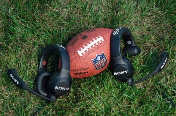 Это новые наушники Sony с шумоподавлением для тренеров НФЛ